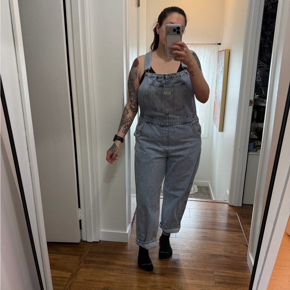 Levi’s denim overalls - Picture 3 of 5